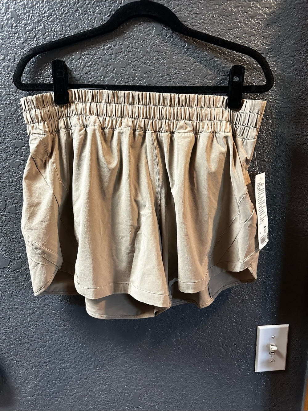 Lululemon Track That MR Short 5” Lined size 14 - sheer oak - Australia exclusive